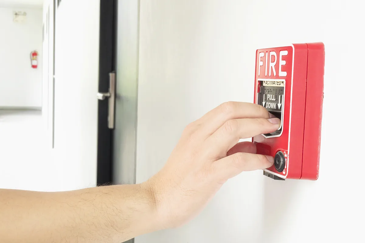 O que muda no alarme de incêndio para áreas industriais?